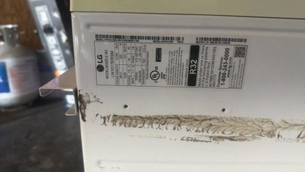LG air conditioner 10 ,000 btu includes control