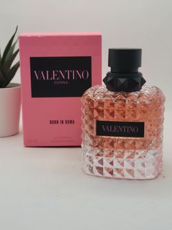 Valentino  

 Donna Born In Roma Eau de Parfum

 3.4 fl