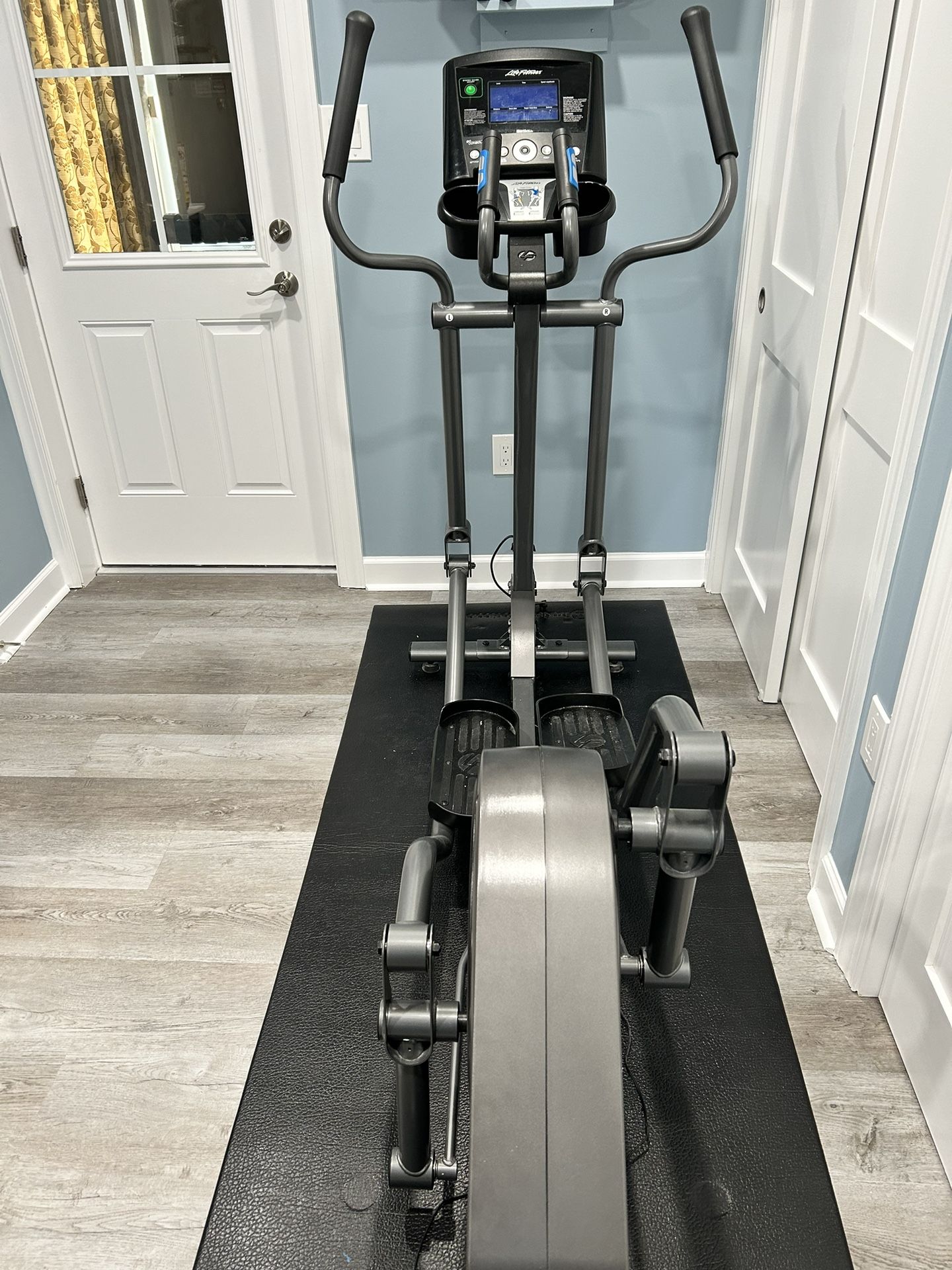 HOT Fitness E1 Life Elliptical Machine Life Fitness E1 Elliptical