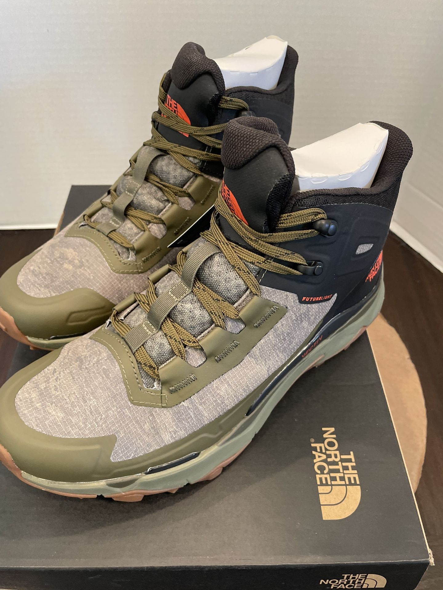 The North Face Mens boots Vectiv Exploris Mid Futurelight snow hiking work winter boots brand new