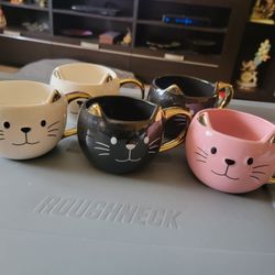 NEW 5 LARGE CAT COFFEE CUPS. 