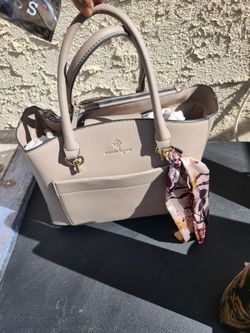 Beige Purse With Handles And Also To Be Worn On Shoulder With The Straps Or No Straps . Used 2 Times.