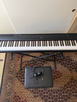 Excellent Yamaha keyboard P-125 ::  complete set