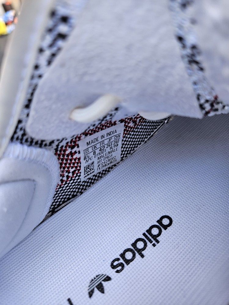 Yeezy 350 V2 Zebra OG BOX