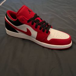 Mint Condition AJ1 Low Bulls! Size 11.5