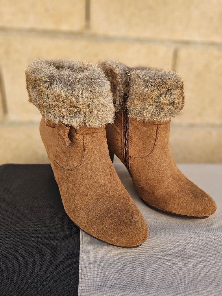 Size 8 Boots With Fur