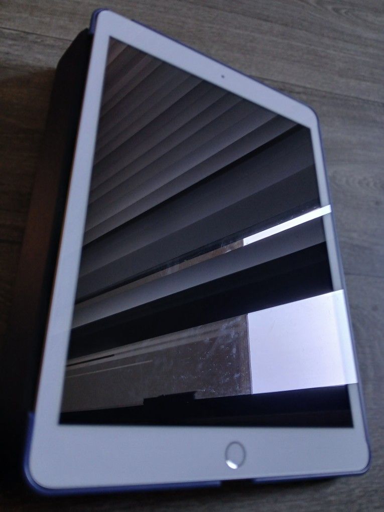 Ipad 8th Gen. -128GB
