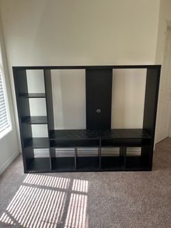 Tv/Entertainment center