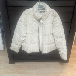 Beautiful White/Cream Womens Faux Fur Jacket By Bearpaw Size L