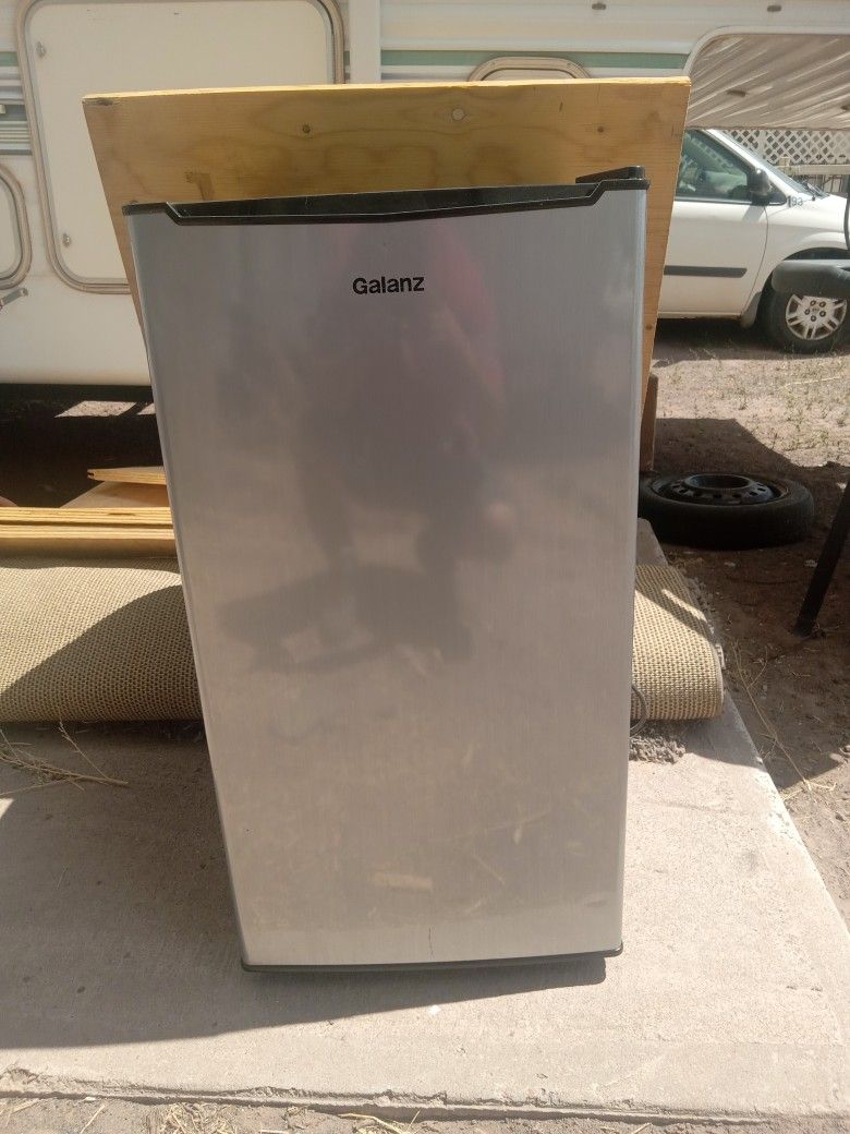 Galanz Mini Fridge/freezer