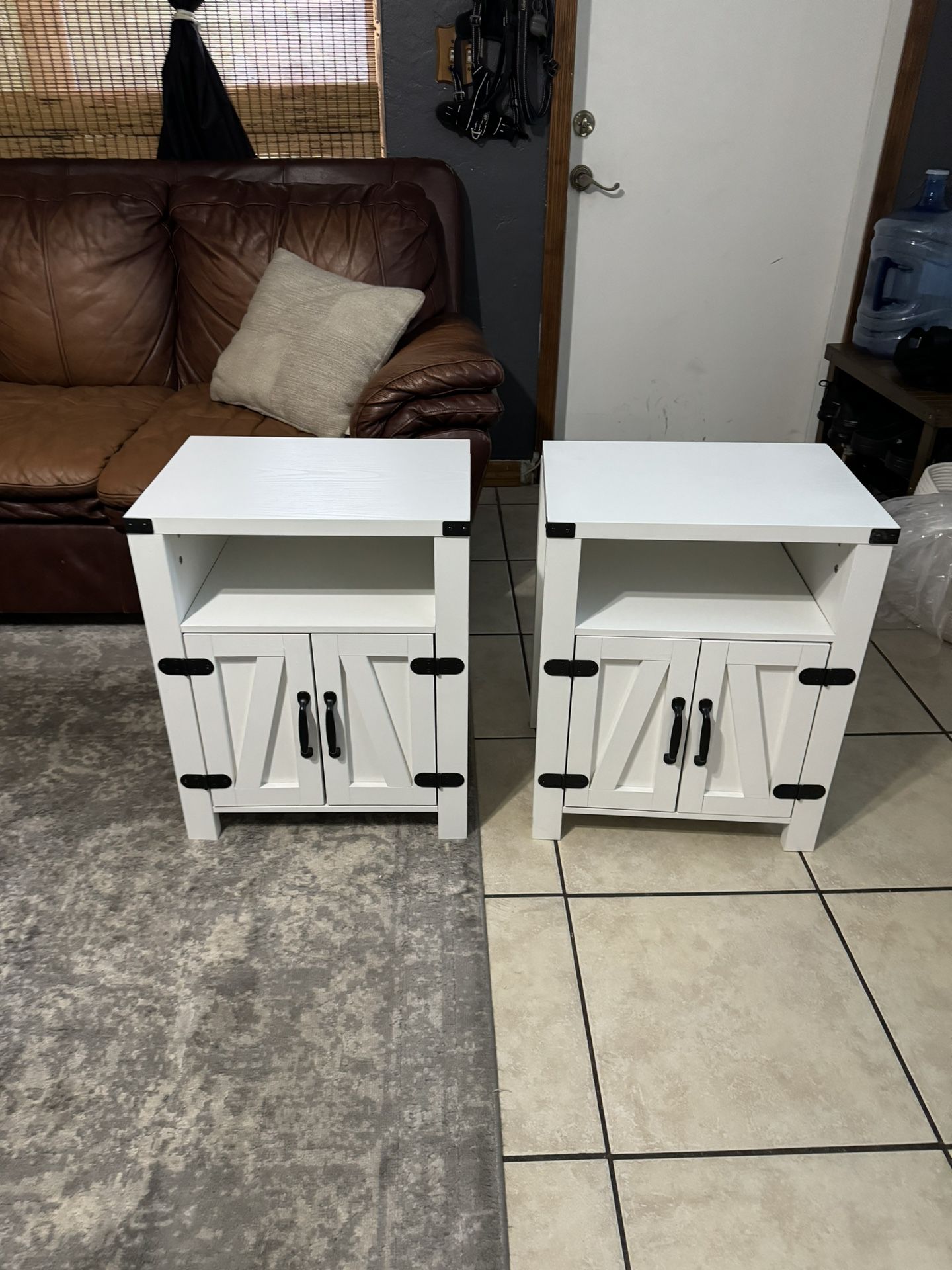 End Tables / Night Stands 