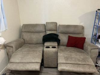 2 Piece Reclinjng Couch