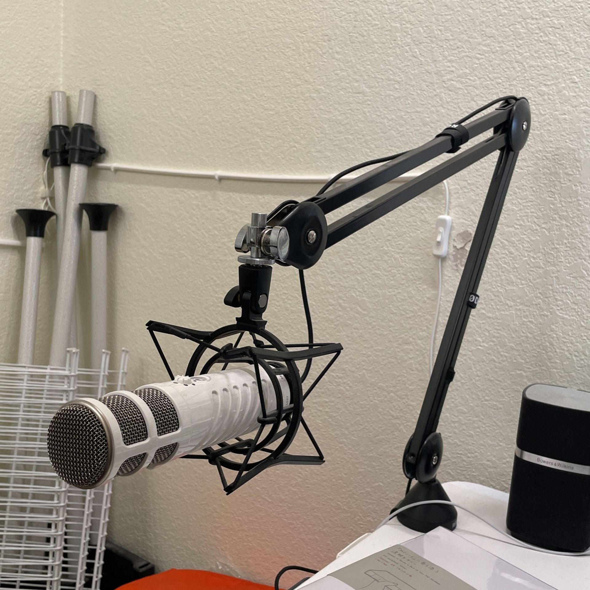 Rode Podcaster Mic and boom arm kit