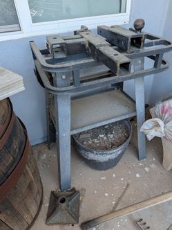 Metal tool stand