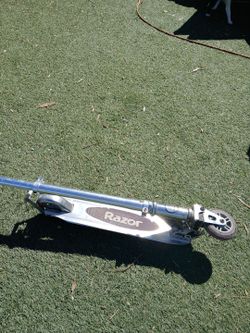 Razor silver scooter