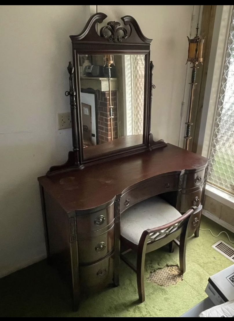 Antique Mid Century Vanity With Mirror