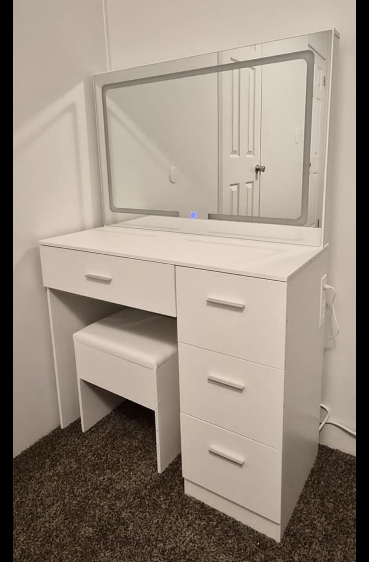 new in the box Set with Mirror,Makeup Vanity Set with Power Outlet,Vanity Dressing Table with LED Light for Bedroom,White