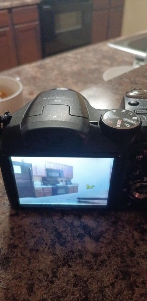 FujiFilm FinePix 14MP DIGITAL Camera