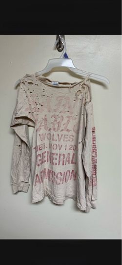 SAINT PABLO WOLVES T SHIRT. LA. NOV 1 2016. LOOK AT CONDITION. REALLY FOR DISPLAY.