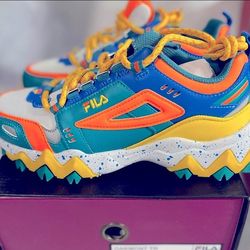 Fila Oakmont Tr  activewear sneakers shoes women's size 6 flats colorblock