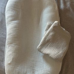 Snuggle Me Infant Lounger 