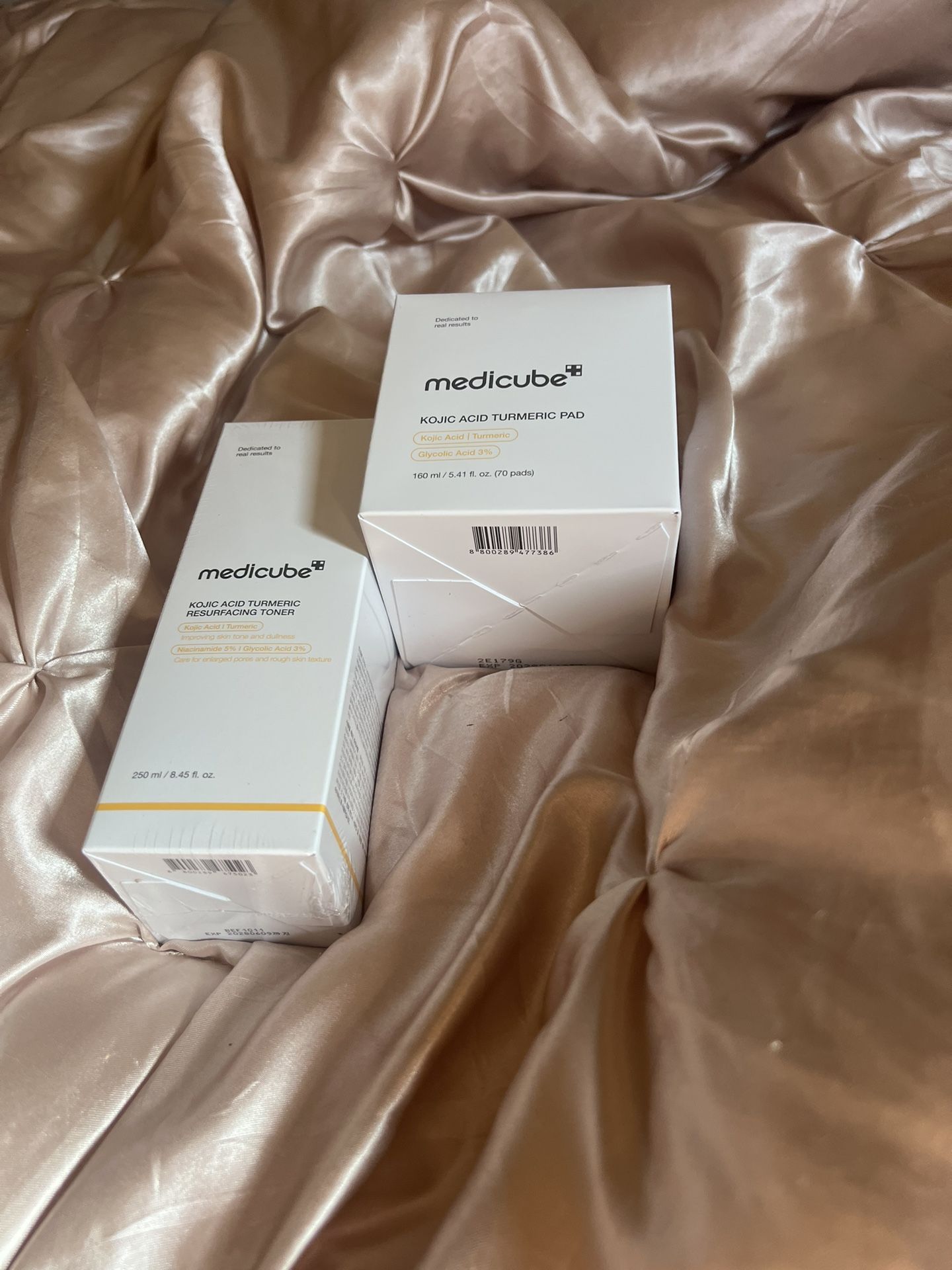 Medicube Kojic Acid Turmeric Duo β Brightening Toner & Exfoliating Pads