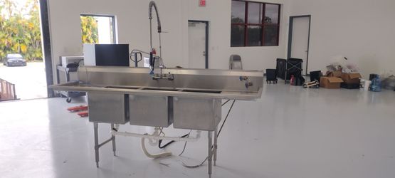 Good condition 3 bay stainless steel sink