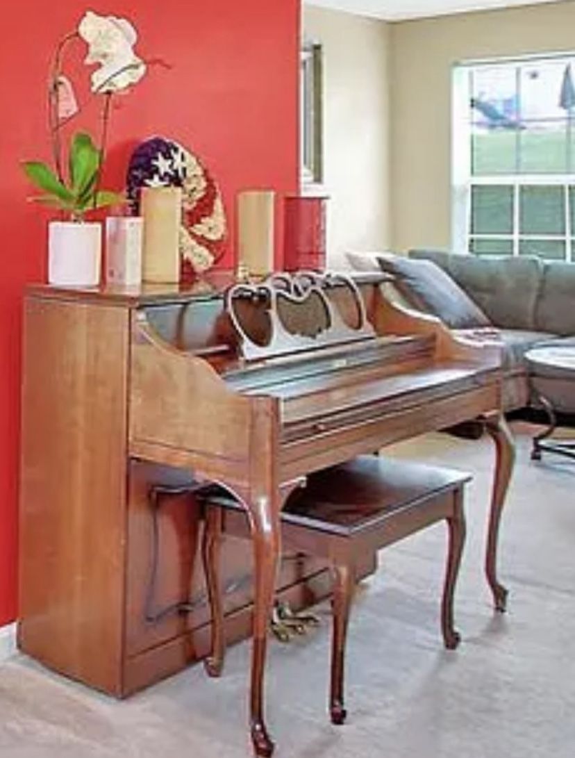 Upright piano