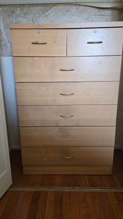 Title: 6-Drawer Wood Chest of Drawers / Dresser