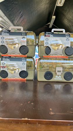 Realtree tacklebox with wireless speaker