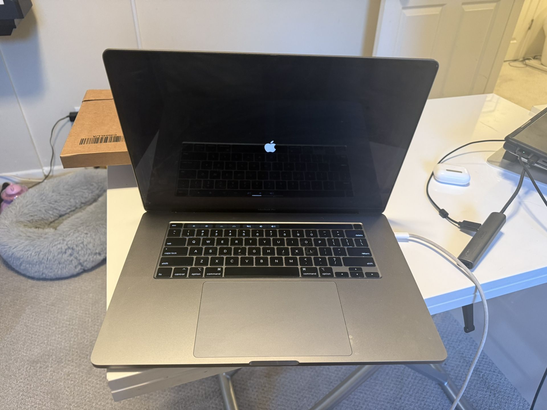 Late 2019 MacBook Pro 16” – Powerful i9 • 32GB • 2TB SSD – Space Gray –  (Tarzana/Woodland Hills)