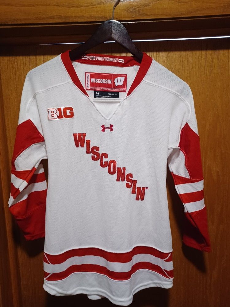 Under Armour Badgers Hockey Jersey
Youth Large