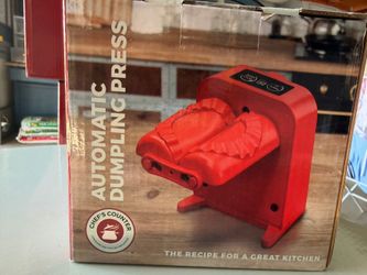 Automatic dumpling press