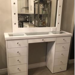 Vanity Desk With Mirror 