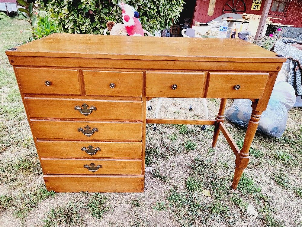 Maple Knee Hole Desk