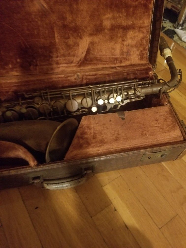 Saxophone Ambassador F.e. And Sons