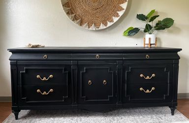🪴 Gorgeous Vintage Solid Wood Black Nine Drawer Dresser! Delivery Available! 👀