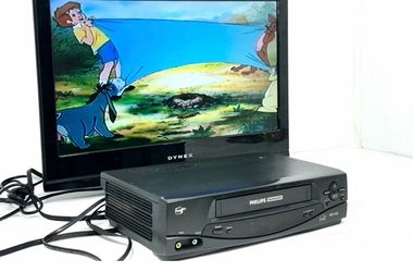 Philips Magnavox VHS HQ Video Cassette Recorder VCR Plus Player VRA231AT22 works