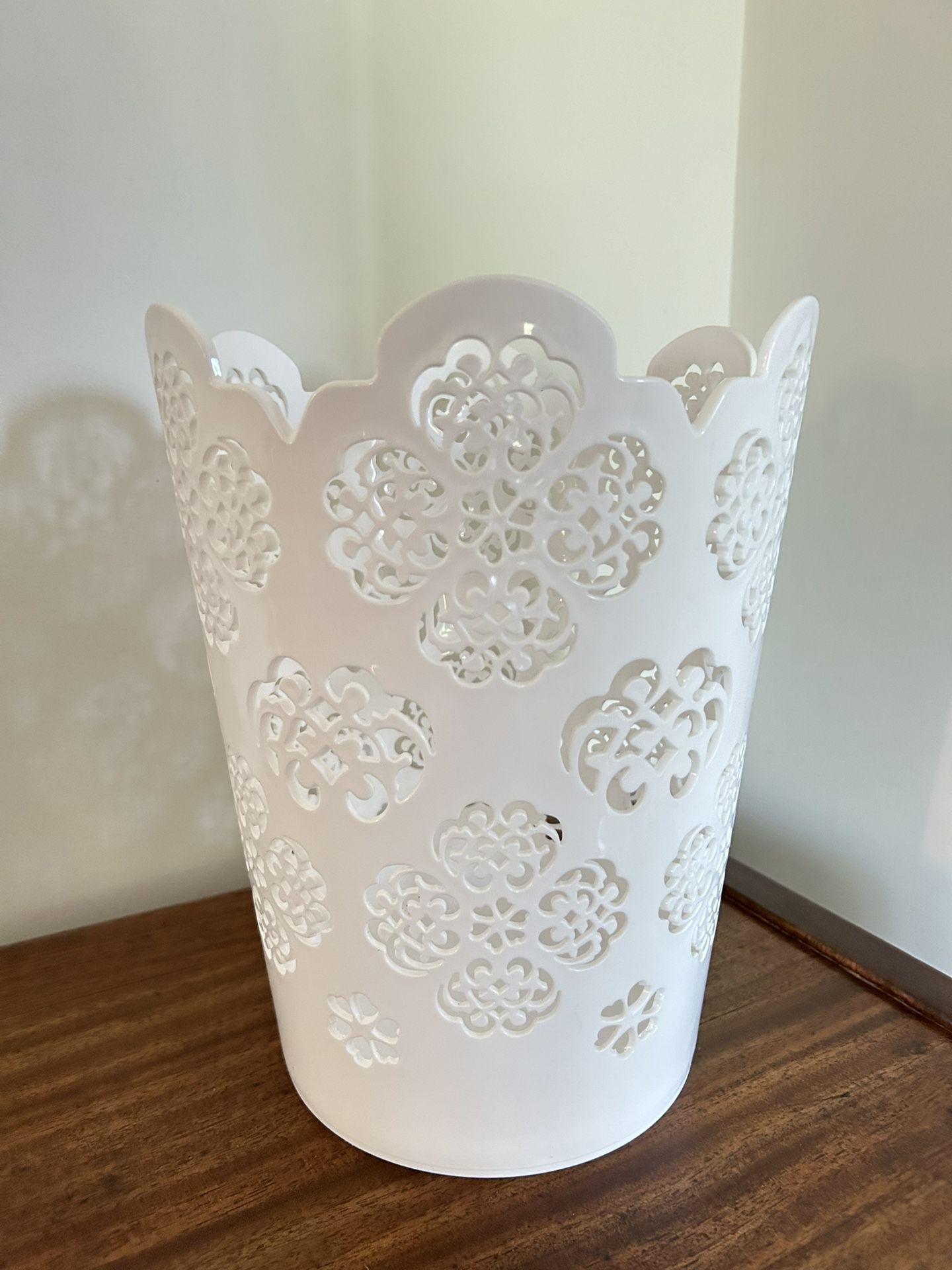 Filigree White Container