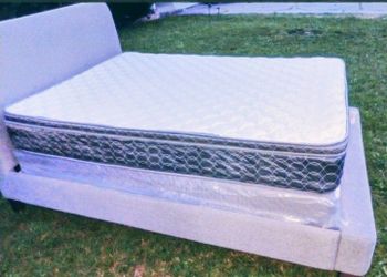 QUEEN-SIZE MATTRESS SET WITH GRAY CLOTH COVERED BED FRAME