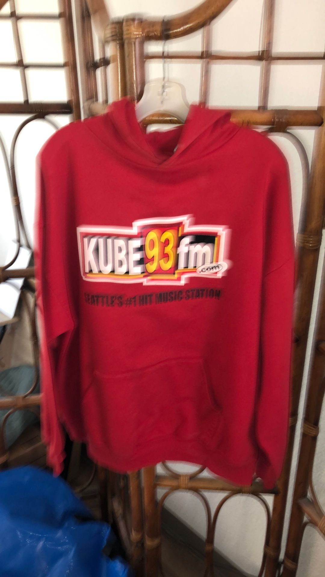 Vintage Red Sweatshirt- Kube 93 fm