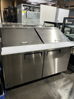 Sandwich prep table