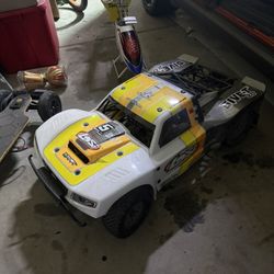 Baja 5t 2.0, With Pipe And Light Bar 