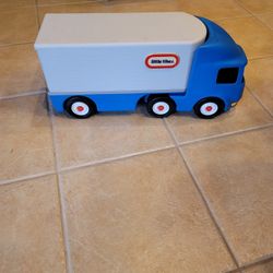 Little tikes store tractor and trailer