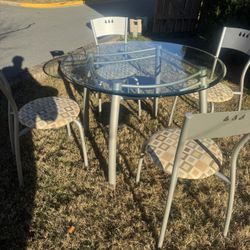 Dining Table Expelen 