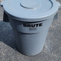 Trash Can Rubbermaid Brute 55 Gallon