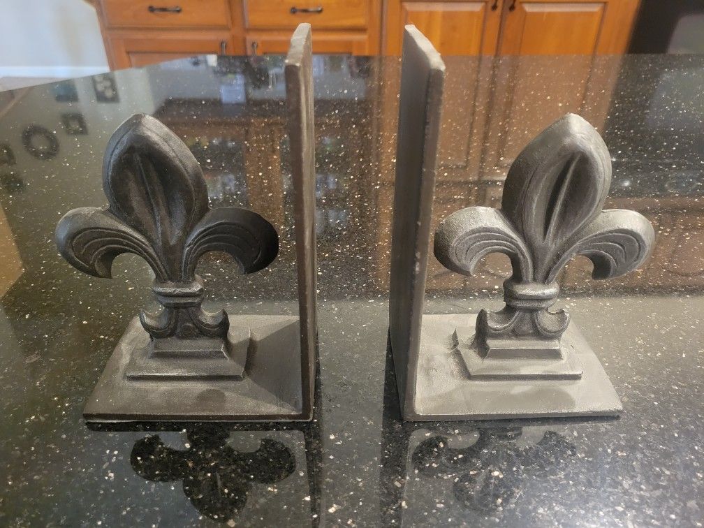 Set of 2, 7.5" Tall Fleur De Lis Brown Heavy Iron Metal Bookends