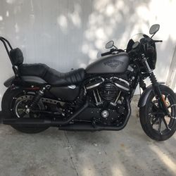 2017 Harley Davidson Iron 883 - Low Miles, Clean Title.