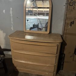 Dresser With Mirror 