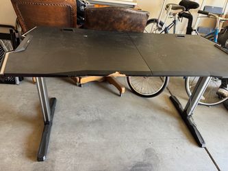 Gala Hero Black Gaming Desk with Carbon Fiber Surface